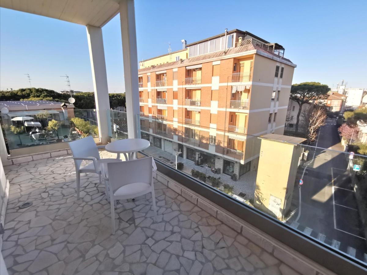Hotel Oceanomare Punta Marina Exterior foto